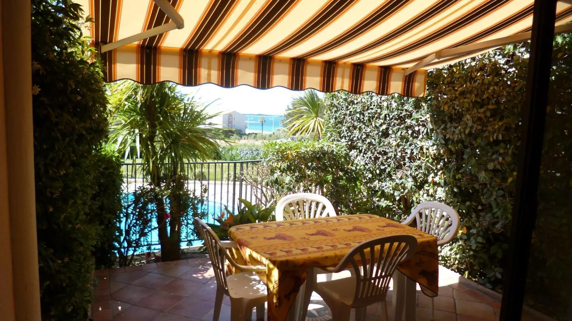 T2 Dans Domaine Prive Piscine Tennis Parc Parc Aquatique Vue Mer Et Plage Six-Fours-les-Plages