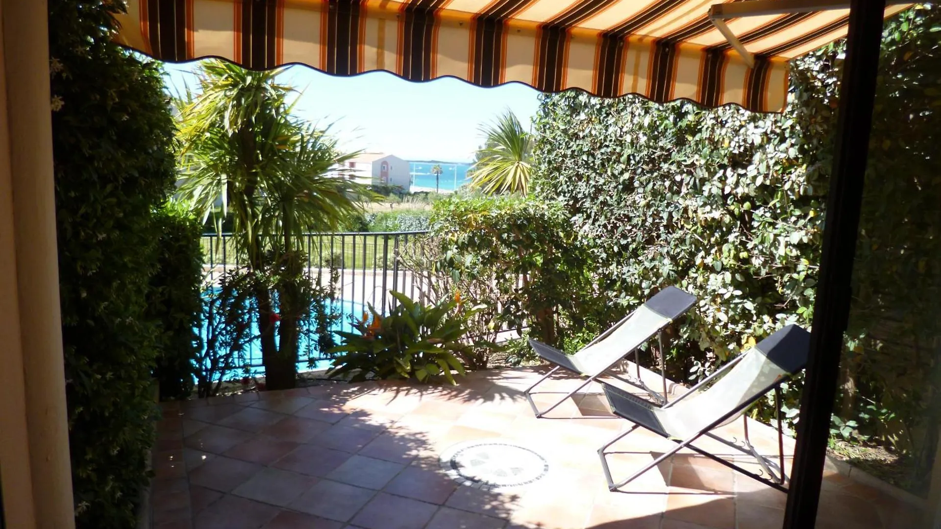 Apartment T2 Dans Domaine Prive Piscine Tennis Parc Parc Aquatique Vue Mer Et Plage Six-Fours-les-Plages