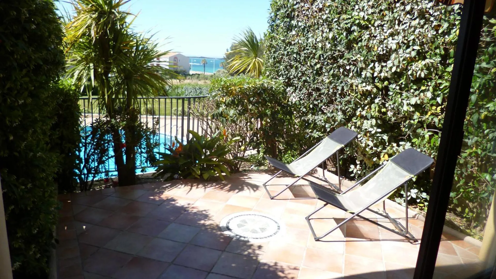 T2 Dans Domaine Prive Piscine Tennis Parc Parc Aquatique Vue Mer Et Plage Six-Fours-les-Plages 0*,  France