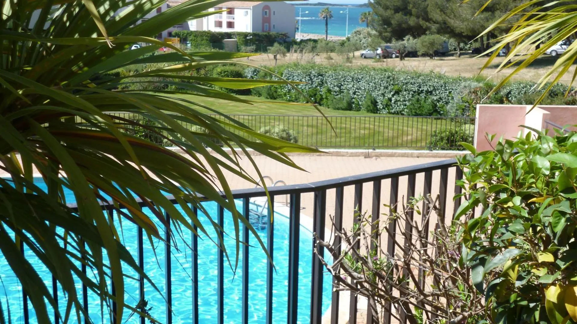 T2 Dans Domaine Prive Piscine Tennis Parc Parc Aquatique Vue Mer Et Plage Six-Fours-les-Plages Apartment